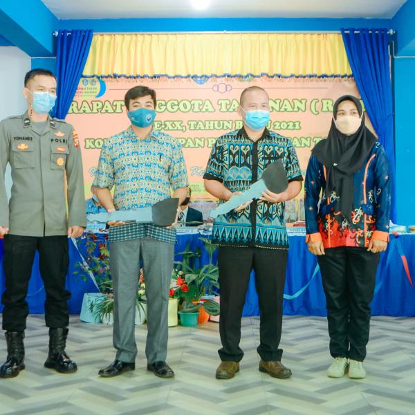 Penyerahan Hadiah Undian Saham